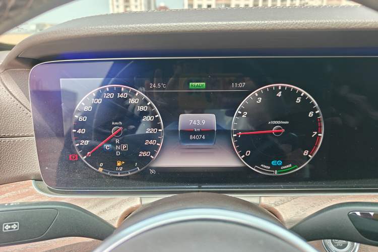 Used Mercedes-Benz E-Class 2019 E 260 L Odometer Close Up