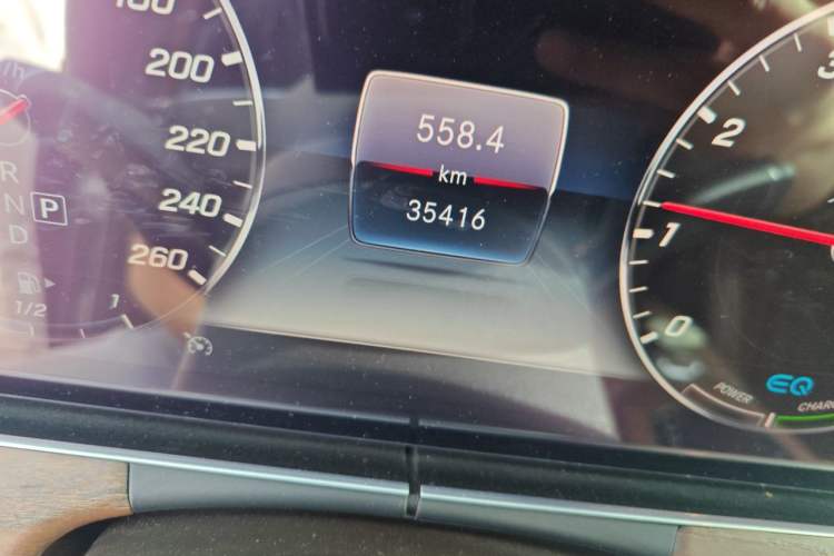 Used Mercedes-Benz E-Class 2019 E 260 L 4MATIC Odometer Close Up