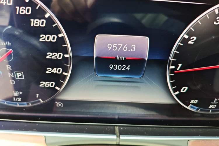 Used Mercedes-Benz E-Class 2019 Restyled E 300 L Luxury Edition Odometer Close Up