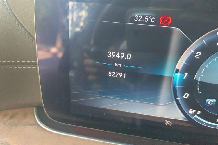 Used Mercedes-Benz E-Class 2019 Facelifted E 300 L Stylish Version Odometer Close Up