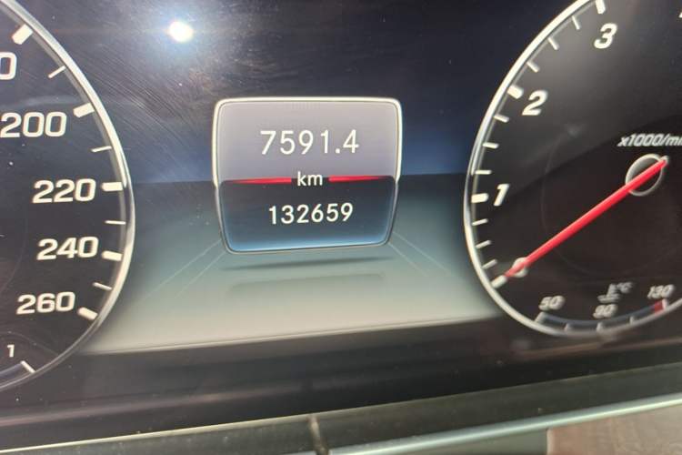 Used Mercedes-Benz E-Class 2019 Facelifted E 300 L Stylish Version Odometer Close Up