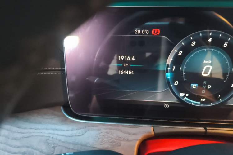 Used Mercedes-Benz E-Class 2019 Restyled E 300 L Luxury Edition Odometer Close Up