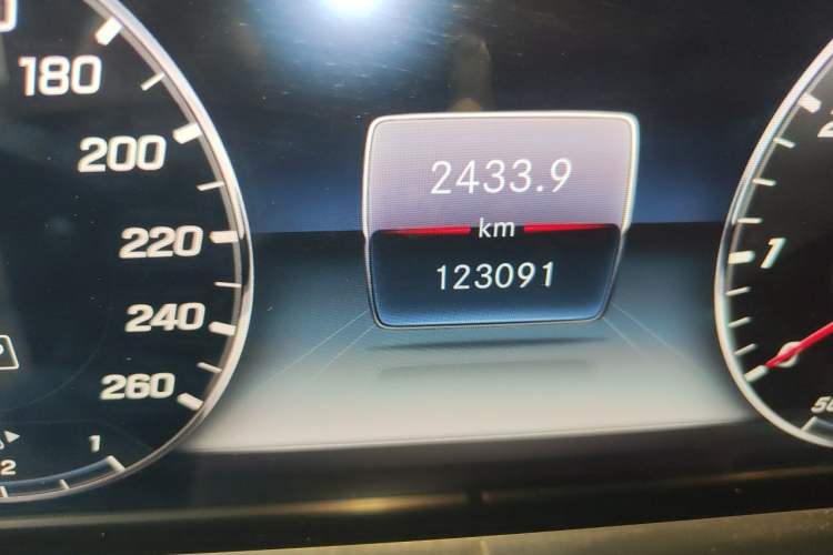 Used Mercedes-Benz E-Class 2019 Restyled E 300 L Sport Luxury Edition Odometer Close Up