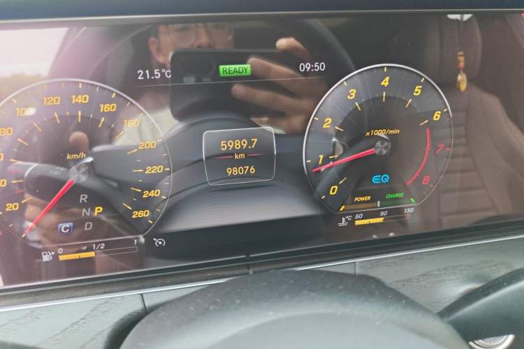 Used Mercedes-Benz E-Class 2019 E 260 L Sport Edition Odometer Close Up