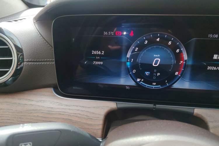 Used Mercedes-Benz E-Class 2019 Facelifted E 300 L Stylish Version Odometer Close Up
