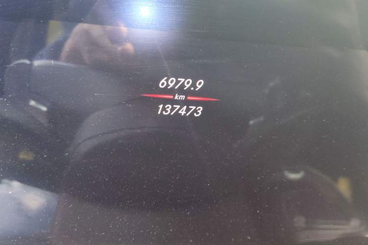 Used Mercedes-Benz E-Class 2019 Facelifted E 300 L Stylish Version Odometer Close Up