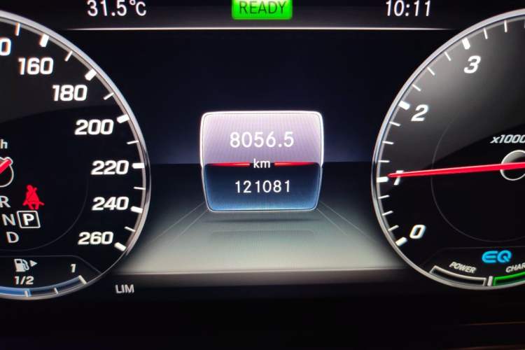 Used Mercedes-Benz E-Class 2019 E 260 L Sport Edition Odometer Close Up