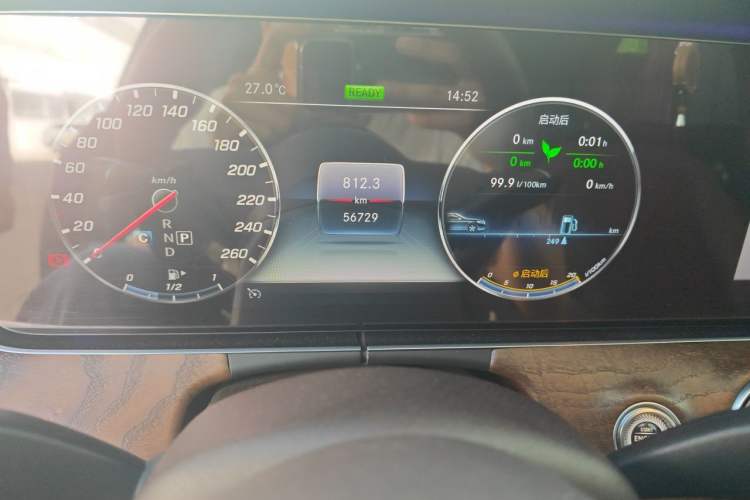 Used Mercedes-Benz E-Class 2019 E 260 L Odometer Close Up