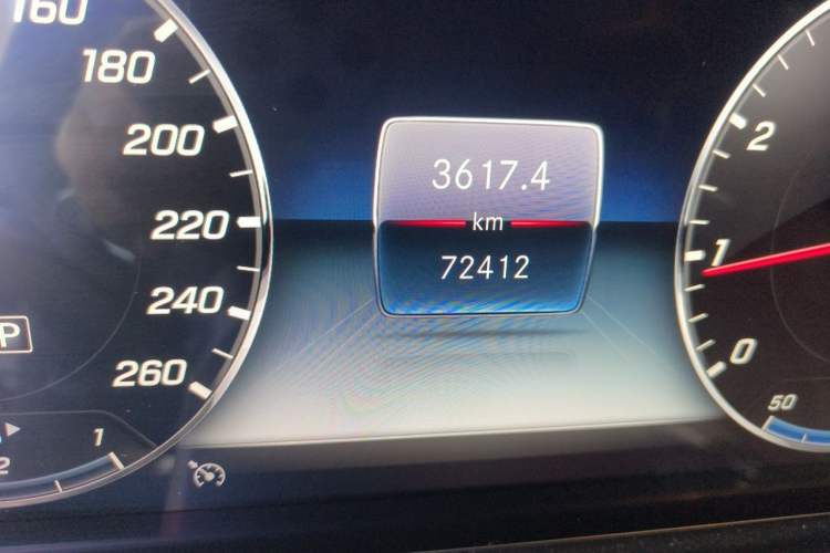 Used Mercedes-Benz E-Class 2019 Restyled E 300 L Sport Luxury Edition Odometer Close Up