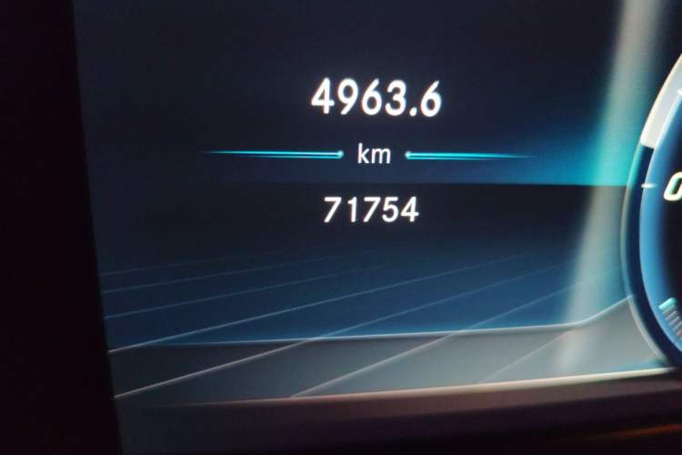 Used Mercedes-Benz E-Class 2019 E 260 L Sport Edition Odometer Close Up
