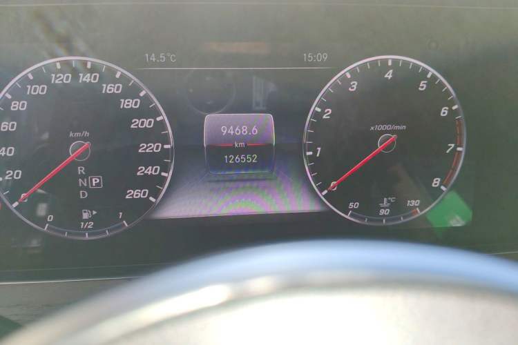Used Mercedes-Benz E-Class 2019 Restyled E 300 L Luxury Edition Odometer Close Up