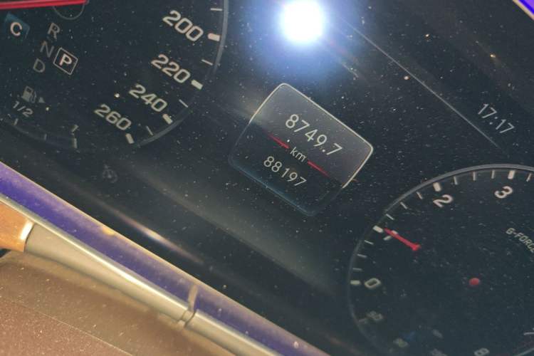 Used Mercedes-Benz E-Class 2019 Restyled E 300 L Luxury Edition Odometer Close Up