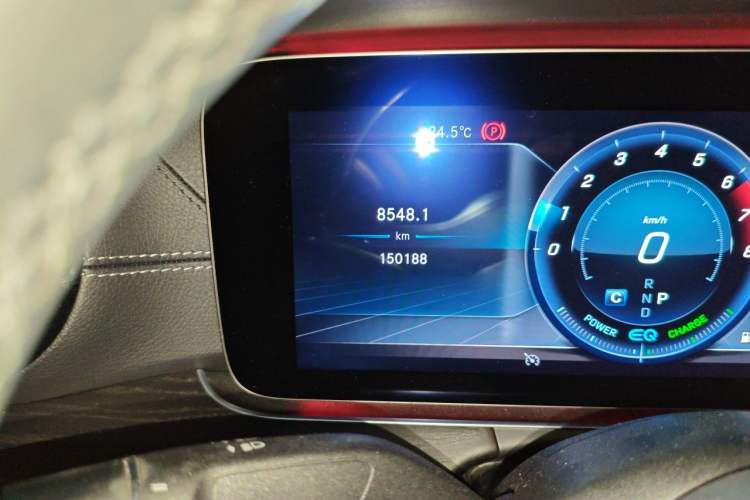 Used Mercedes-Benz E-Class 2019 E 260 L Sport Edition Odometer Close Up