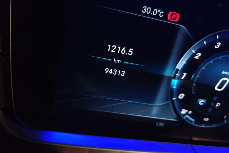 Used Mercedes-Benz E-Class 2019 E 300 L Stylish Model Odometer Close Up