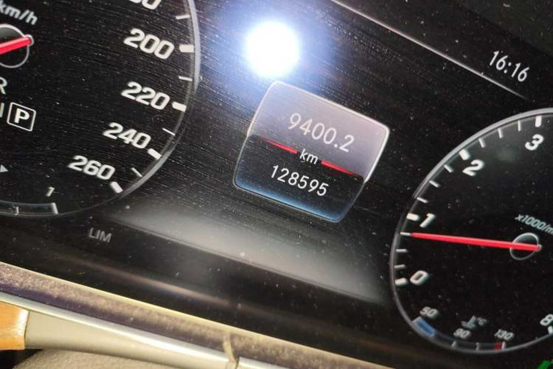 Used Mercedes-Benz E-Class 2019 E 200 L Odometer Close Up