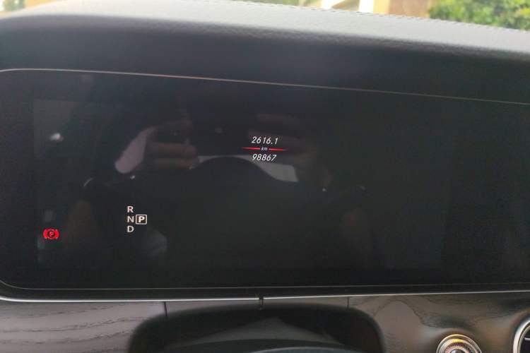 Used Mercedes-Benz E-Class 2019 E 260 L Sport Edition Odometer Close Up