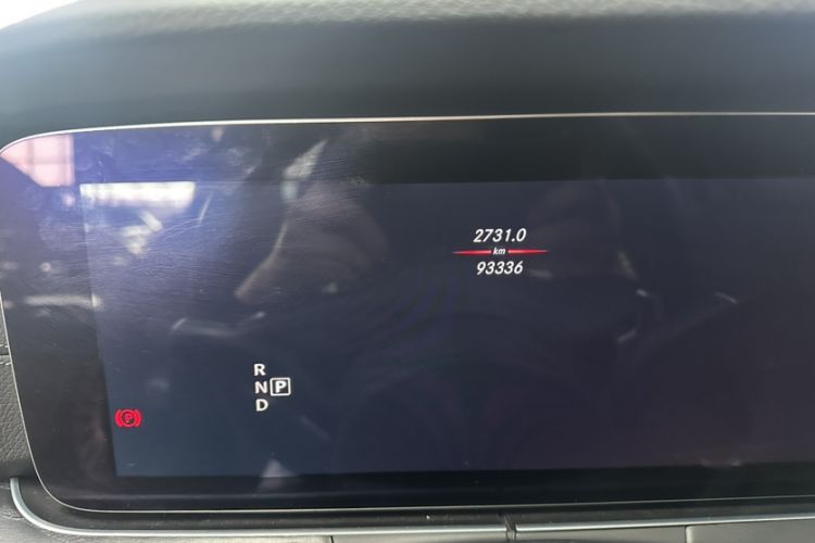 Used Mercedes-Benz E-Class 2019 E 200 L Sport 4MATIC Odometer Close Up