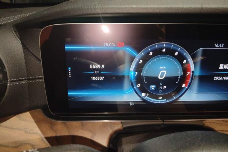 Used Mercedes-Benz E-Class 2019 Facelifted E 300 L Stylish Version Odometer Close Up
