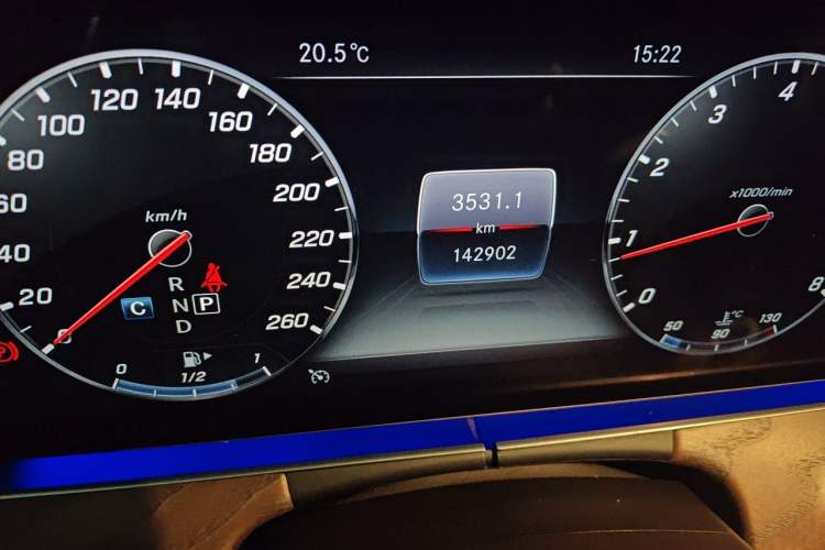 Used Mercedes-Benz E-Class 2019 Facelifted E 300 L Stylish Version Odometer Close Up