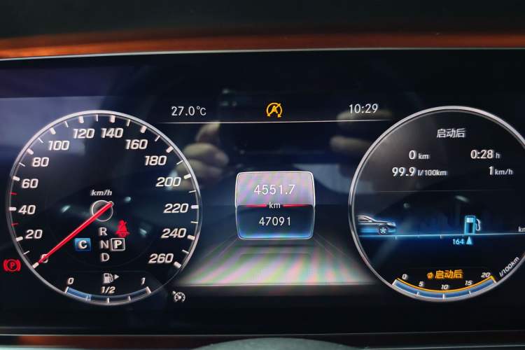 Used Mercedes-Benz E-Class 2019 E 200 L Sport Edition Odometer Close Up