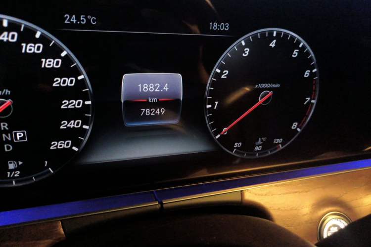 Used Mercedes-Benz E-Class 2019 E 200 L Odometer Close Up