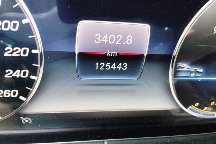 Used Mercedes-Benz E-Class 2019 E 300 L Sport Luxury Edition Odometer Close Up