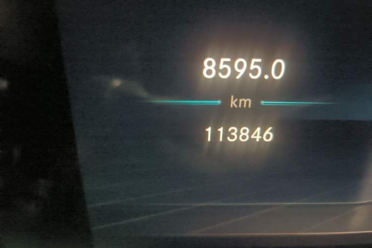 Used Mercedes-Benz E-Class 2019 E 260 L Odometer Close Up