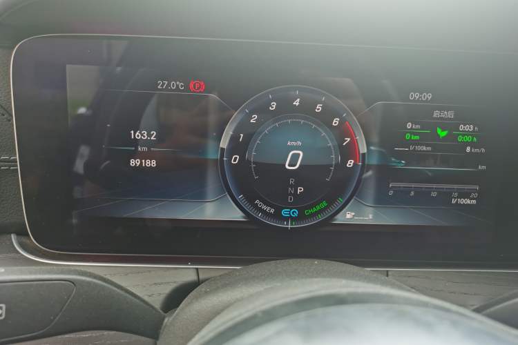 Used Mercedes-Benz E-Class 2019 E 260 L Sport Edition Odometer Close Up