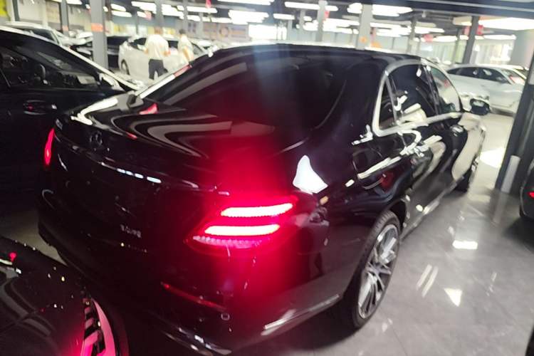 Used Mercedes-Benz E-Class 2019 E 200 L Rear Right 45 Deg
