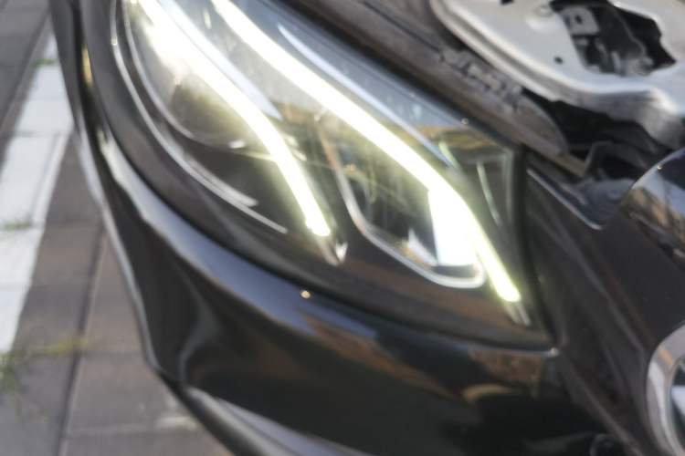 Used Mercedes-Benz E-Class 2019 Restyled E 300 L Sport Luxury Edition Right Front Headlight