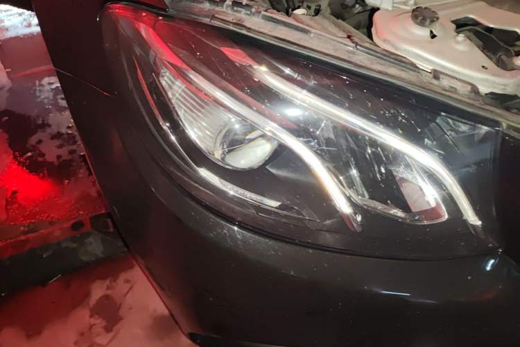 Used Mercedes-Benz E-Class 2019 E 300 L Sporty and Stylish Model Right Front Headlight