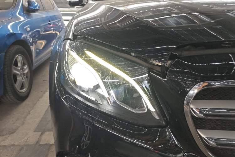 Used Mercedes-Benz E-Class 2019 Restyled E 300 L Sport Luxury Edition Right Front Headlight