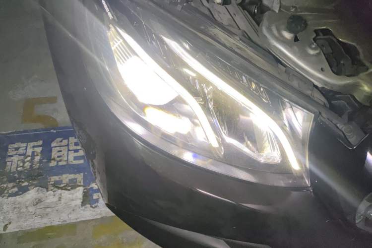 Used Mercedes-Benz E-Class 2019 Restyled E 300 L Sport Luxury Edition Right Front Headlight