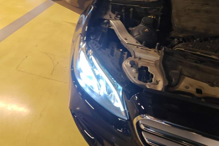 Used Mercedes-Benz E-Class 2019 Restyled E 300 L Sport Luxury Edition Right Front Headlight