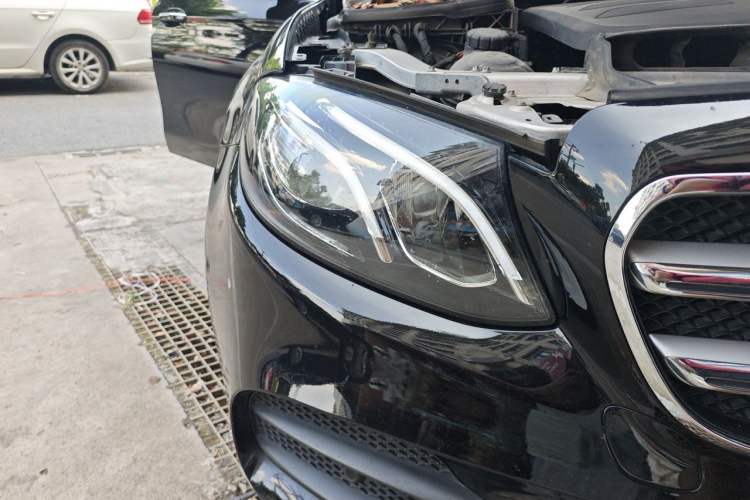 Used Mercedes-Benz E-Class 2019 Restyled E 300 L Sporty and Stylish Edition Right Front Headlight