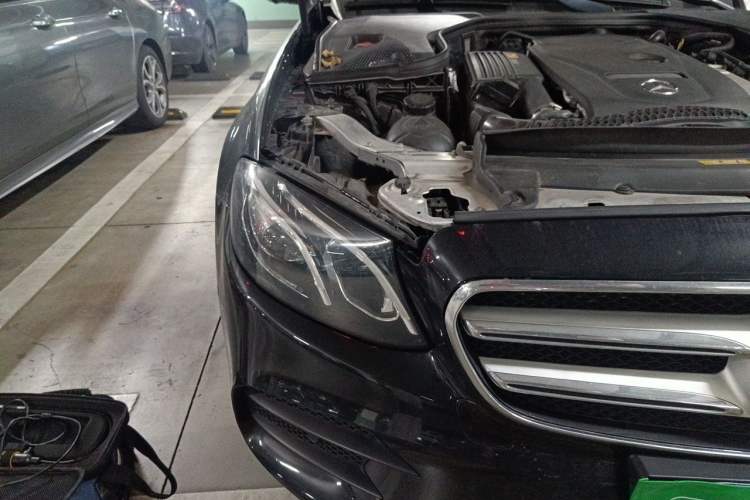 Used Mercedes-Benz E-Class 2019 E 300 L Sport Luxury Edition Right Front Headlight