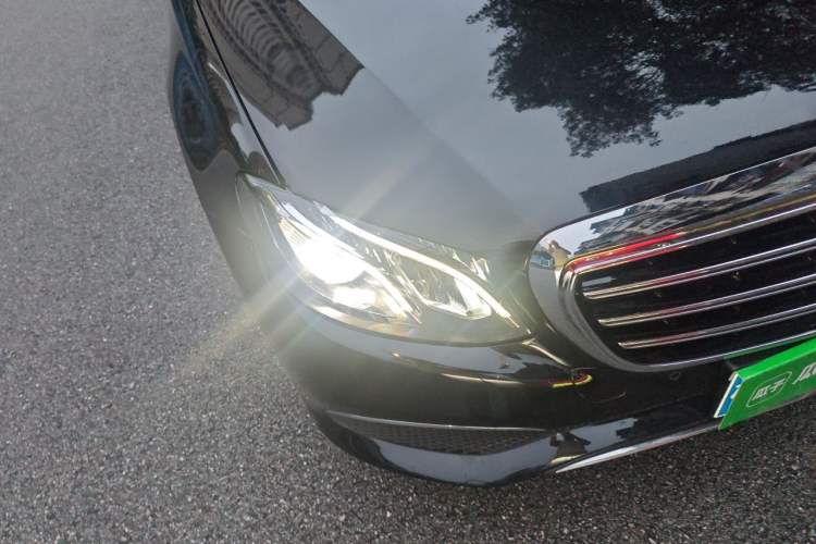 Used Mercedes-Benz E-Class 2019 Restyled E 300 L Luxury Edition Right Front Headlight
