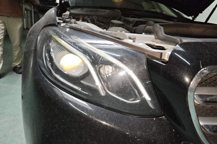 Used Mercedes-Benz E-Class 2019 E 300 L Sporty and Stylish Model Right Front Headlight