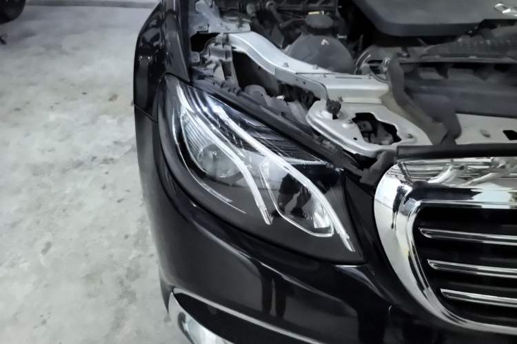 Used Mercedes-Benz E-Class 2019 Facelifted E 300 L Stylish Version Right Front Headlight