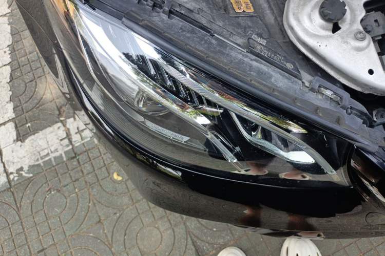 Used Mercedes-Benz E-Class 2019 E 260 L Sport Edition Right Front Headlight