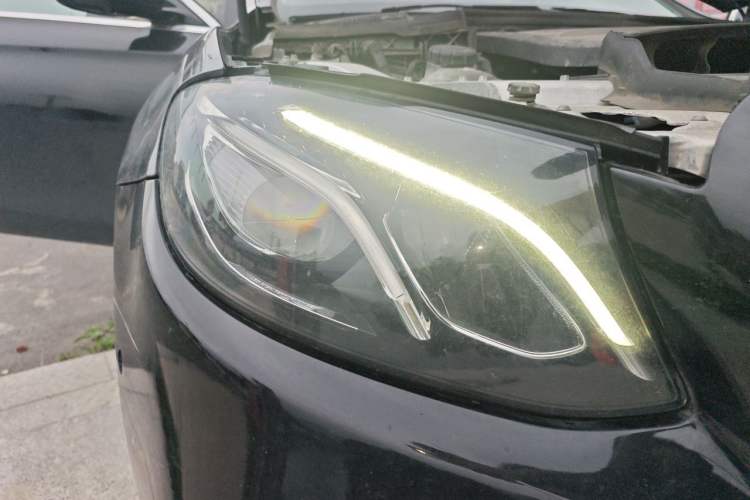 Used Mercedes-Benz E-Class 2019 Restyled E 300 L Sporty and Stylish Edition Right Front Headlight