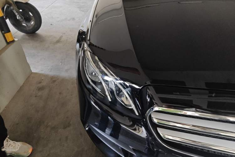 Used Mercedes-Benz E-Class 2019 E 300 L Sporty and Stylish Model Right Front Headlight