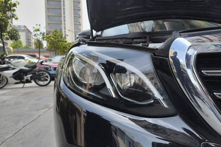 Used Mercedes-Benz E-Class 2019 Restyled E 300 L Sporty and Stylish Edition Right Front Headlight