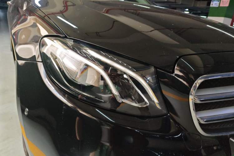 Used Mercedes-Benz E-Class 2019 Restyled E 300 L Sport Luxury Edition Right Front Headlight