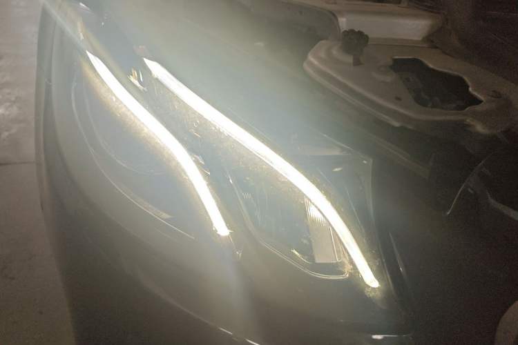 Used Mercedes-Benz E-Class 2019 E 300 L Sport Luxury Edition Right Front Headlight