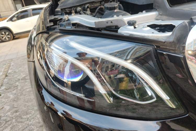 Used Mercedes-Benz E-Class 2019 Restyled E 300 L Sport Luxury Edition Right Front Headlight