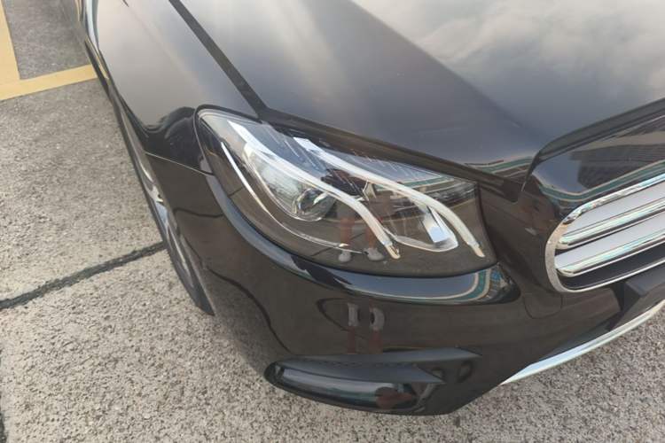 Used Mercedes-Benz E-Class 2019 Restyled E 300 L Sport Luxury Edition Right Front Headlight