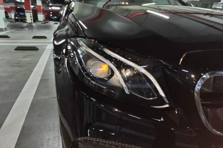 Used Mercedes-Benz E-Class 2019 E 300 L Sporty and Stylish Model Right Front Headlight