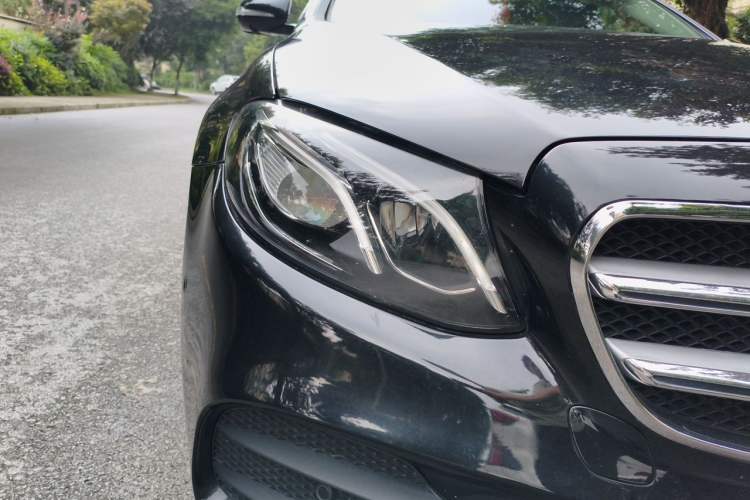Used Mercedes-Benz E-Class 2019 E 300 L Sporty and Stylish Model Right Front Headlight