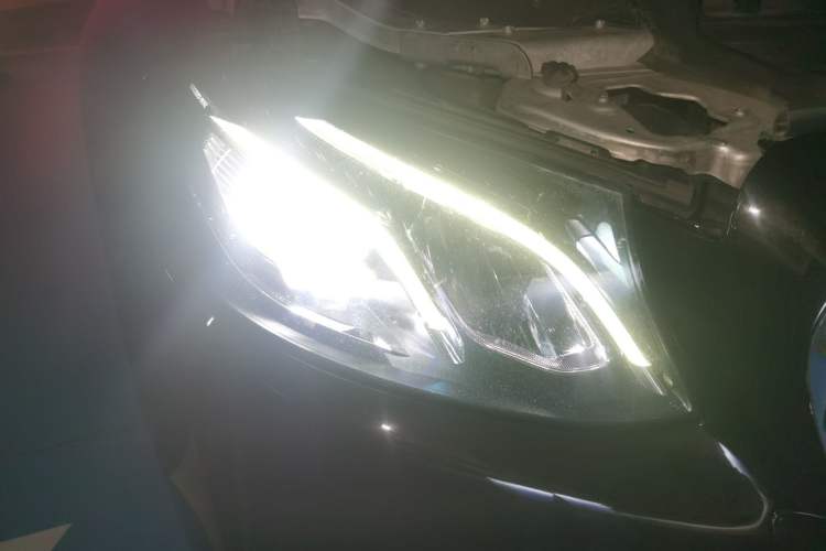 Used Mercedes-Benz E-Class 2019 Restyled E 300 L Sport Luxury Edition Right Front Headlight